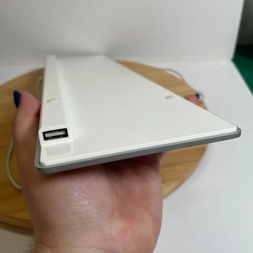 Genuine Apple Keyboard Slim Model A1243 Wired USB Silver w/ White Keys Tested